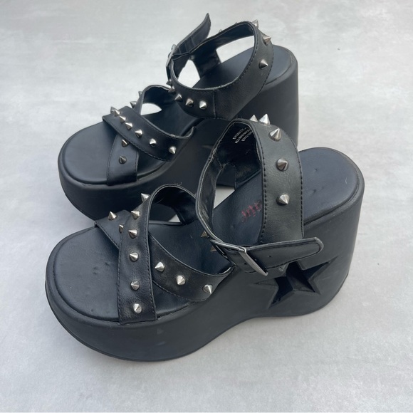 Demonia Dynamite 02 Platform Sandals - Picture 5 of 6